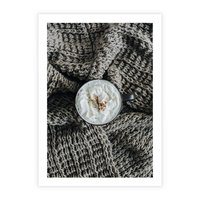 Plakat bez ramy 21x30 - Relaks z Kawą i Kocem - ciepły wełniany koc, kawa z bitą śmietaną