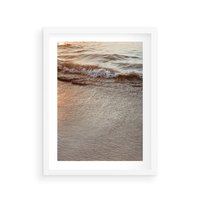 Plakat w ramie 30x40 - Spokój Morza: Fale na Plaży - fale, morze - rama biała