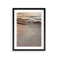 Plakat w ramie 40x50 - Spokój Morza: Fale na Plaży - fale, morze - rama czarna