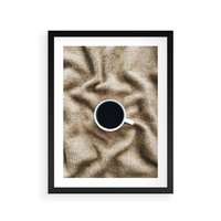 Plakat w ramie 50x70 - Filiżanka Kawy na Brązowym Kocu - kawa, czarna kawa - rama czarna