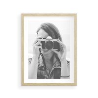 Plakat w ramie 40x50 - Zrób mi Zdjęcie - fotografia, kobieta z aparatem - rama drewno