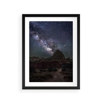 Plakat w ramie 50x70 - Gwiaździsta Noc na Pustyni - noc na pustyni, gwiździste niebo - rama czarna