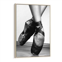 Obraz w ramie 70x100 - Taniec Zmysłów - artystyczne zdjęcie, odcienie szarości - rama drewno