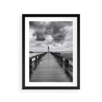 Plakat w ramie 30x40 - Romantyczny pomost z latarnią - pomost, latarnia - rama czarna