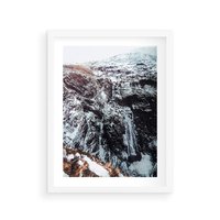 Plakat w ramie 30x40 - Góry w Białym Uroku: Zimowa Sceneria - górski krajobraz, zima - rama biała