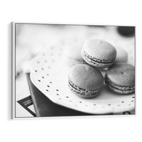 Obraz w ramie 70x50 - Makaroniki w Szarości - czarno biała fotografia, plakat - rama biała