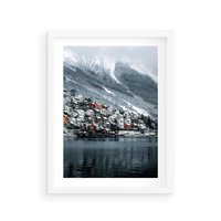 Plakat w ramie 50x70 - Skandynawia na Wzgórzach - domki na wzgórzu, skandynawia - rama biała