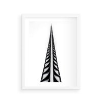 Plakat w ramie 50x70 - Majestatyczna Architektura - wysoki, strzelisty wieżowiec - rama biała