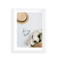 Plakat w ramie 50x70 - Urok Kobiecej Fotografii - kompozycja kobieca, fotografia - rama biała