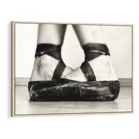 Obraz w ramie 100x70 - W Monochromatycznych Nutach - fotografia, czarno biała - rama drewno