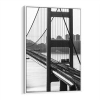Obraz w ramie 80x120 - Ikona Miasta - most Nowy Jork, czarno biała fotografia - rama biała