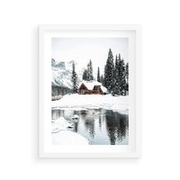 Plakat w ramie 40x50 - Urok Zimowego Krajobrazu - domek w górach, zima - rama biała