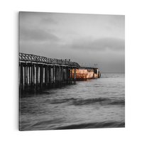 Obraz na płótnie 40x40 - Molo i wrak statku na plaży - molo, wrak