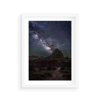 Plakat w ramie 30x40 - Gwiaździsta Noc na Pustyni - noc na pustyni, gwiździste niebo - rama biała