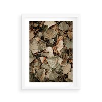 Plakat w ramie 40x50 - Magia Jesiennych Liści - liście, suche liście - rama biała